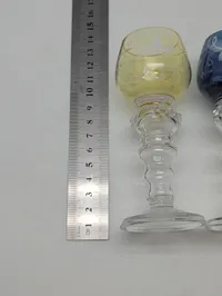Sæt med tre antikke tyske Roemer-glas med graveret vinrankemotiv