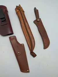 Samling af fire vintage læderskeder og hylstre til knive og værktøj