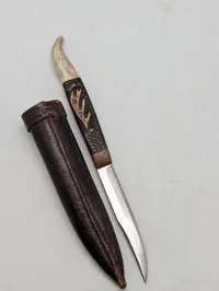 Skandinavisk Tollekniv med Antler-greb og Læderskede