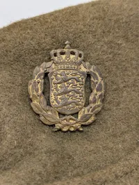 Dansk Militær Skråhue med Rigsvåben Emblem