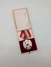 Dansk Røde Kors Fortjenstmedalje 1 klasse  med Pelikanmotiv og Original Æske
