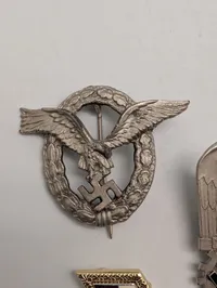 Tyske militære emblemer: Luftwaffe, Dr. Fritz Todt og Hitlerjugend, efter 45 
