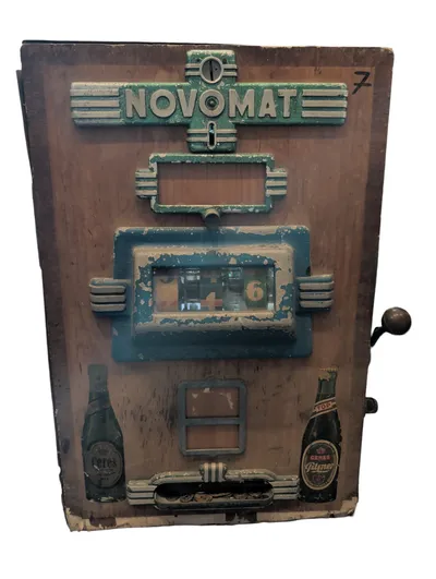 Novomat mekanisk spilleautomat med Ceres Pilsner reklamer SKAL HENTES ELLER LEVERES EFTER AFTALE 