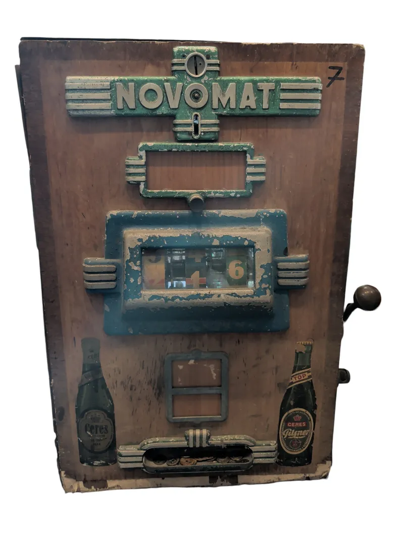 Novomat mekanisk spilleautomat med Ceres Pilsner reklamer SKAL HENTES ELLER LEVERES EFTER AFTALE 