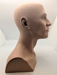 Realistisk mandlig mannequin-hoved i plast med øjne