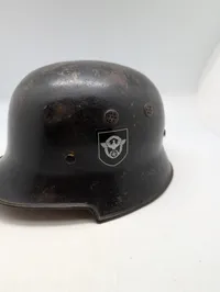 Tysk M34 Luftschutz-hjelm med politidekaler¨hjelm original mærker, efter 45 