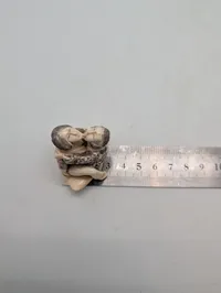 Japansk Shunga Netsuke i udskåret ben, forestillende elskende par