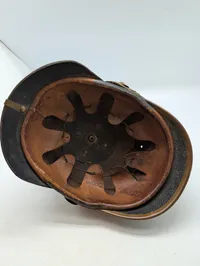 Preussisk Pickelhaube Model 1895 med messingbeslag og ørn