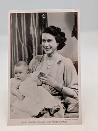 Samling af britiske kongelige memorabilia, herunder 1935 Royal Jubilee souvenir