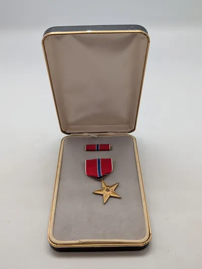 Amerikansk Bronze Star Medal med bånd og etui