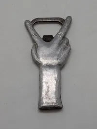 Vintage Winston Churchill 'V for Victory' oplukker i metal
