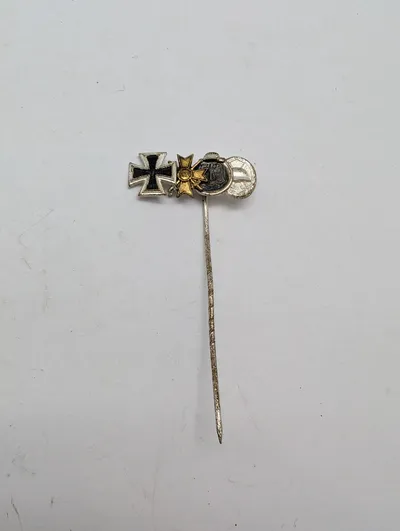Tysk militær miniature-medaljenål med Jernkorset og Æreskorset