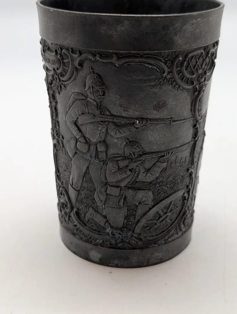 Tysk Militær Becher i Metal med Reliefscener ww1