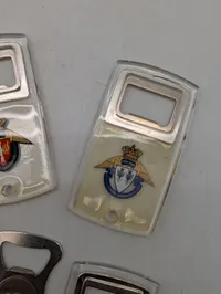 Samling af 6 danske militære oplukkere og nøgleringe
