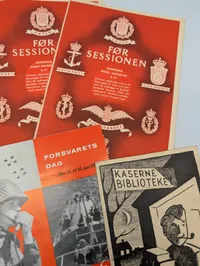 Samling af danske militære informationspjecer og postkort, ca. 1950-1960