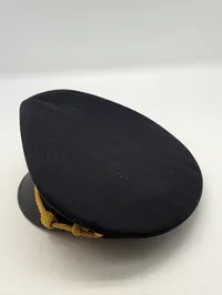 Tysk Kriegsmarine Officérs Schirmmütze med guldtrådsbroderi, efter 45 