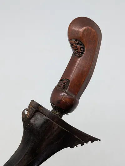 Indonesian Keris Dagger with Carved Hardwood Hilt and Metal Mendak