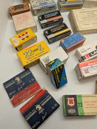 Stor samling af vintage ammunitions æsker tomme  fra diverse producenter