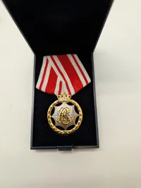 Samling af danske militære emblemer, knapper og distinktioner LG mm. 