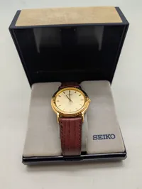 Seiko Quartz Herreur med Forgyldt Urkasse og Læderrem