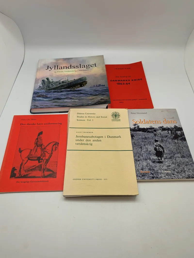 Samling af 5 danske bøger om militærhistorie og krig