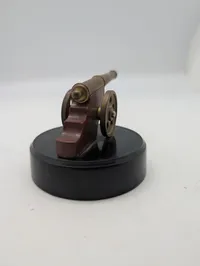 Vintage Messing Kanon Model på Bakelit Base