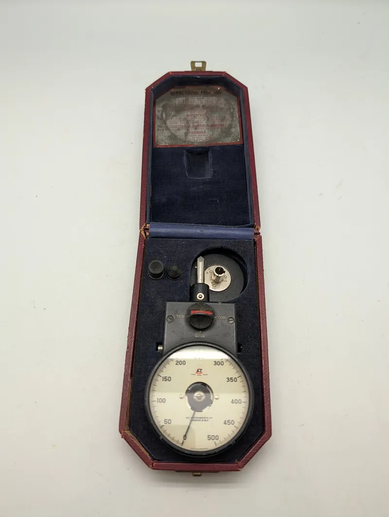 A.T. Instruments Ltd. Mekanisk Takometer i Original Etui