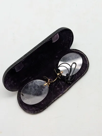 Antikke Pince-nez Briller med Guldstel og Originalt Etui