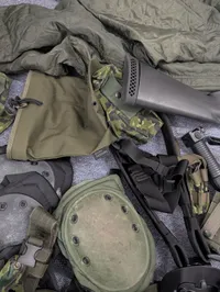 Stor samling af Airsoft udstyr og militærtilbehør