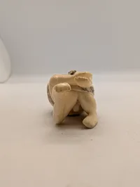 Japansk Shunga Netsuke i udskåret ben forestillende elskende par