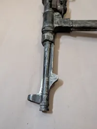 Replika af tysk MP40 maskinpistol i fuld størelse, bemalet træ 