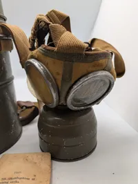 Dansk M/38 Gasmaskesæt med Beholder, Filtre og Tilbehør
