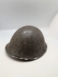 Britisk Mk III 'Turtle' stålhjelm med hagerem WW2 