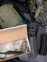 Stor samling af Airsoft udstyr og militærtilbehør