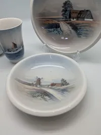 Bing & Grøndahl og Royal Copenhagen porcelænssæt med vaser og fade