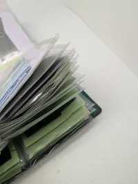 Samling af militære gradstegn og epauletter i mappe