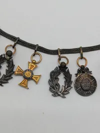 Antik miniature ordenskæde med syv europæiske ordener og medaljer
