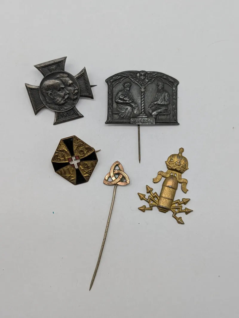 Samling af Østrig-Ungarske Første Verdenskrig Patriotiske Pins og Emblemer