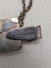 Brutalistisk smykkesæt med tigerøje bestående af armring og halskæde
