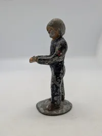 Metal figur i form af Frihedskæmper fra Maj 1945