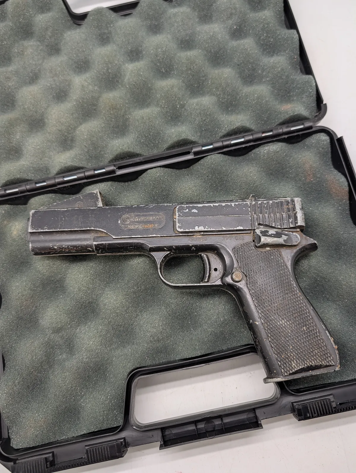 Marksman Repeater .177 Kaliber Luftpistol med Transportkasse
