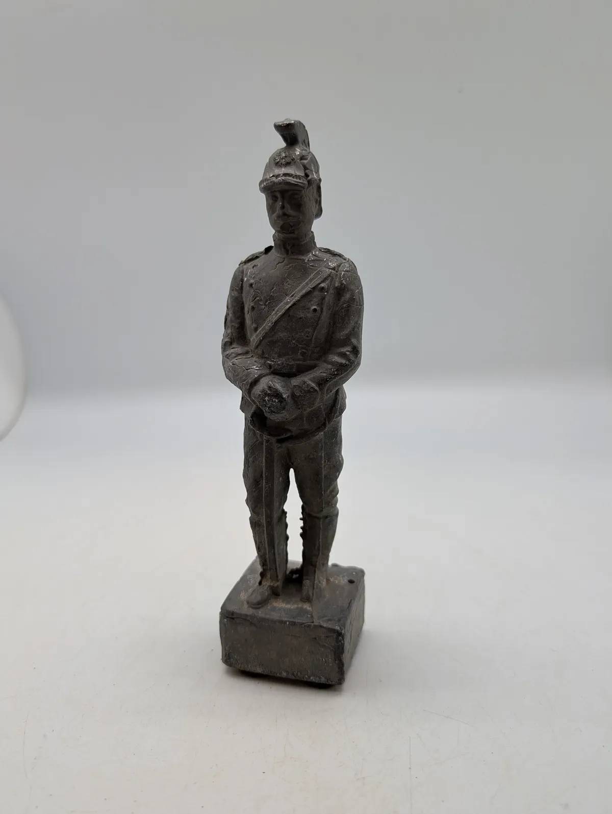 Antik støbt blyfigur af dansk Dragon soldat i paradeuniform