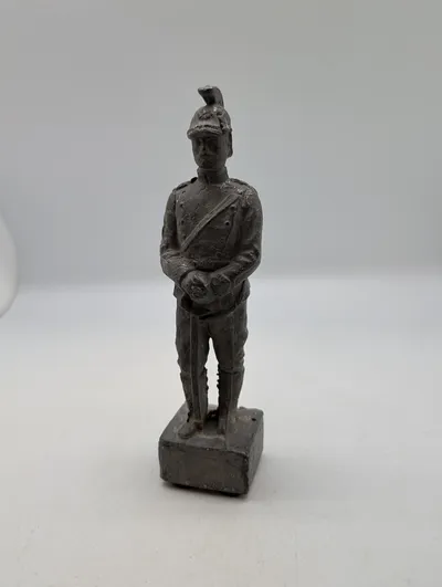 Antik støbt blyfigur af dansk Dragon soldat i paradeuniform