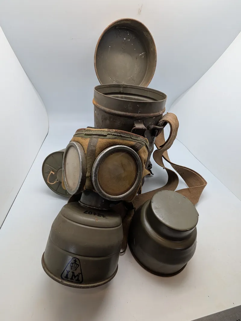 Dansk M/1938 Gasmaske med Filter og Original Metaldåse