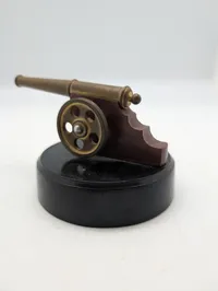 Vintage Messing Kanon Model på Bakelit Base