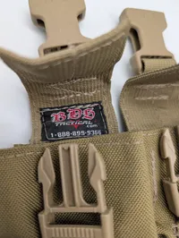 Militær Dobbelt Magasinlomme i Coyote Brown med Spænder