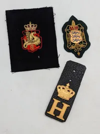 Samling af danske militære emblemer