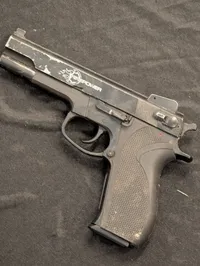 Swiss Arms SAR 10 Airsoft-riffel og Jericho 941 luftpistol