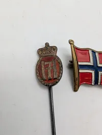 Norwegian WWII Era Patriotic Pins: H7 Monogram Stickpin and Flag Brooch