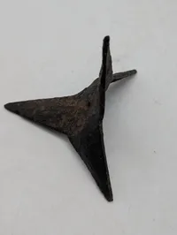 Antik smedet jern-fodangel (caltrop) med fire spidser Engelsk WW2 SOE 